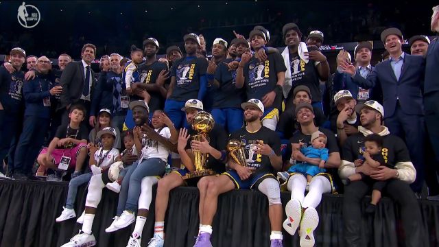 【2022年06月17日】NBA总决赛G6：2021-2022赛季总冠军颁奖仪式 库里收获人生第一座FMVP