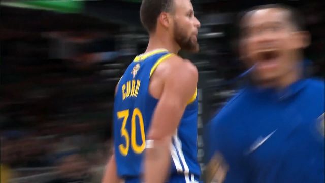 【2022年06月17日 勇士vs凱爾特人集錦】庫(kù)里飆中三分隨后向觀眾指著手指 張佳瑋：這將是我拿的第四個(gè)戒指！
