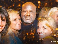 湖人隊的偶像沙克(Shaq)搞笑地透露，他現(xiàn)在有4個“側(cè)雞”