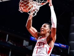 NBA季前赛-火箭38分狂胜马刺 探花21+5三分伊森21+10