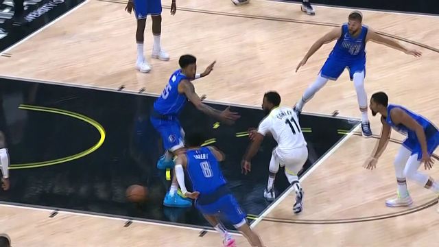 【2022年10月15日 独行侠vs爵士集锦】团队配合很重要!爵士三点连线助飞范德比尔特空接暴扣挂筐