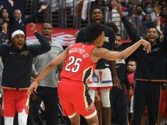 26日红榜球星：布克赢出风度 亚历山大卸下压力