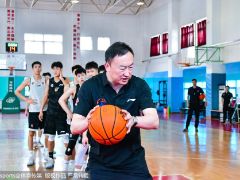 青岛主教练刘维伟赛后更新微博：继续努力 我们会越来越好！