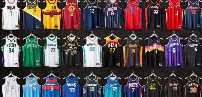 在NBA成立之后，NBA球衣也是随之出现。每个球员都要披穿球衣进行比赛。而NBA球衣有着很多年的发展史，NBA球衣对于球员来说也有着重要的意义，尤其是被球队退役的NBA球衣。