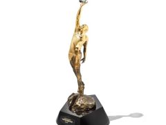 NBA官宣六个奖杯设计：MVP名为乔丹奖杯 DPOY名为奥拉朱旺奖杯