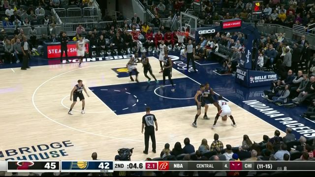 【2022年12月13日 热火vs步行者集锦】假动作连续试探 巴特勒晃开防守撤步中距离命中