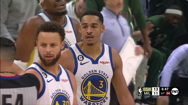【2022年12月14日】NBA常規(guī)賽:勇士vs雄鹿第1節(jié)英文解說回放