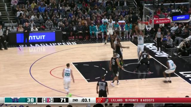 【2022年12月22日 黄蜂vs快船集锦】三球灵动直传洞穿防线 普拉姆利篮下吃饼背扣炸筐