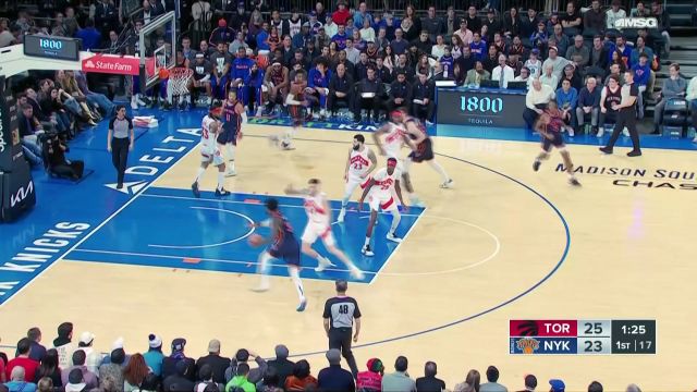 【2023年01月17日 猛龙vs尼克斯集锦】过你就像过清晨的马路 兰德尔一步过掉防守完成双手暴扣