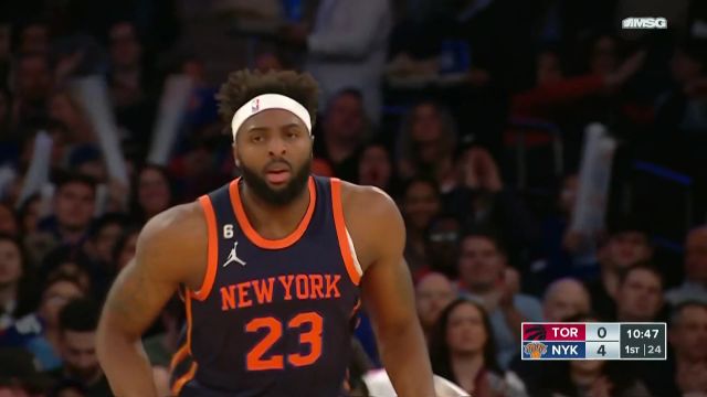 【2023年01月17日 猛龙vs尼克斯集锦】兰德尔突破到中距离突然送出高抛 罗宾逊心领神会空接暴扣