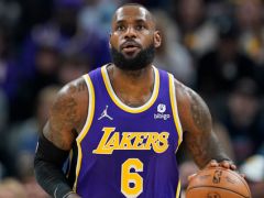 勒布朗·詹姆斯(LeBronJames)参加周四对阵雄鹿的比赛