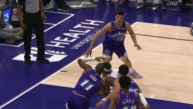 【2023年02月24日 雷霆vs爵士集锦】亚历山大硬顶防守 霸气上篮完成2+1