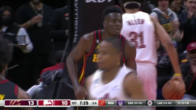 【2023年02月25日 骑士vs老鹰集锦】一碗水端平！特雷杨空接喂饼卡佩拉双手灌筐