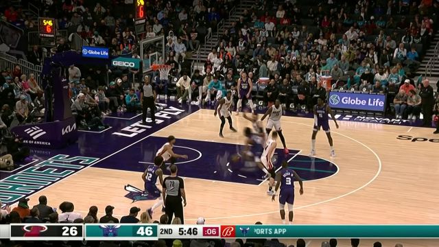 【2023年02月26日 热火vs黄蜂集锦】腿上绑炸药！扣篮王丹尼斯-史密斯猛虎下山劲爆隔扣