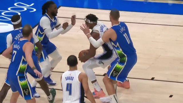 【2023年03月02日 魔术vs雄鹿集锦】自己的锅自己来补 卡特拿到篮板霸气补扣