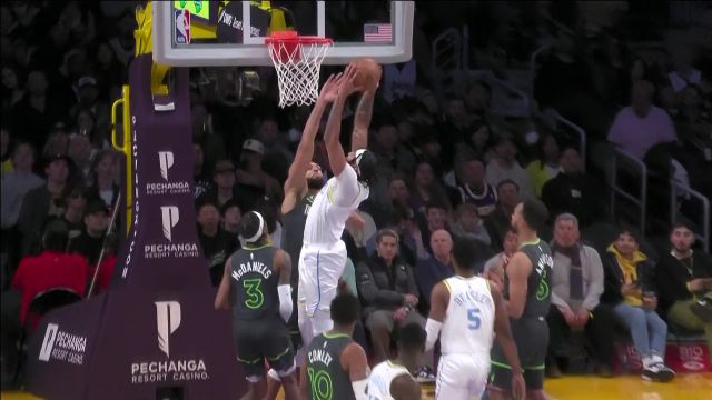 【2023年03月04日 森林狼vs湖人集锦】不可能防成我两次 戴维斯先被戈贝尔大帽随后双手暴扣获得加罚