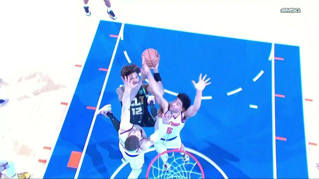 【2023年03月08日 黃蜂vs尼克斯集錦】碾著防守沖入禁區(qū) 烏布雷飛身上籃打成2+1