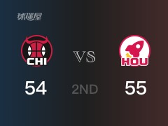 NBA常规赛：半场战罢，火箭以55-54领先公牛，小史密斯9分5篮板