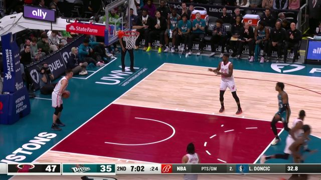 【2023年04月05日 热火vs活塞集锦】谁说中锋就不能风骚 杰伦-杜伦突进篮下折叠上篮打中