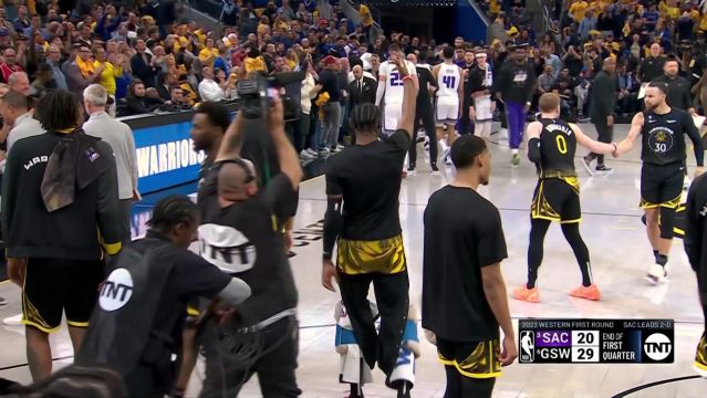 【2023年04月21日 國王vs勇士集錦】迪文琴佐大秀拜佛動作 庫里張開雙臂直呼兄弟這是的招牌