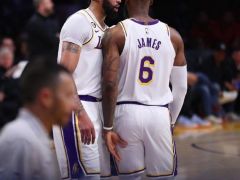 NBA季后賽最新局勢：76人成晉級首隊 湖人領(lǐng)銜五組2-1 太陽掘金獲賽點