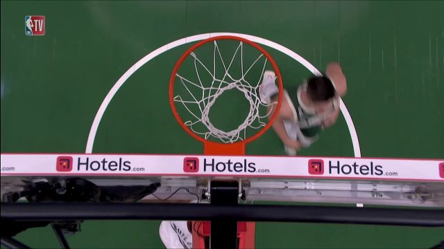 【2023年04月27日 热火vs雄鹿集锦】季后赛就是球星的舞台 巴特勒连续抢断掀起进攻热潮