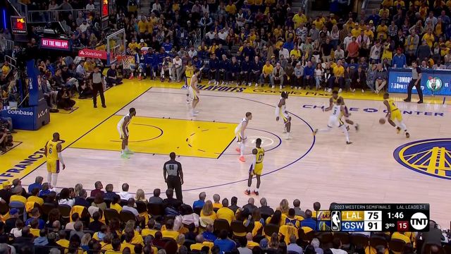 【2023年05月11日 湖人vs勇士集锦】面对卢尼丝毫不惧！ 朗尼沃克杀入篮下强硬对抗拿下两分
