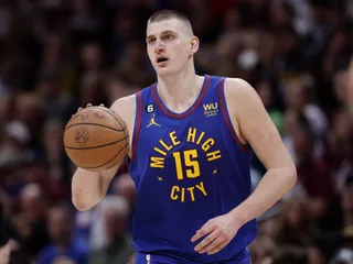 約基奇歷史性表現(xiàn)！季后賽砍下至少30分20籃板10助攻 NBA首人！