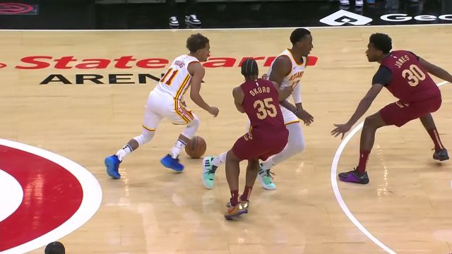 【2023年10月11日 骑士vs老鹰集锦】勒维尔点飞防守压哨三分命中 特雷杨借挡拆直接回敬大号三分