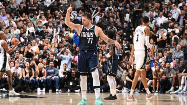 【2023年10月26日 独行侠vs马刺集锦】独行侠126-119马刺 东契奇33+14+10文班亚马首秀15分5犯规