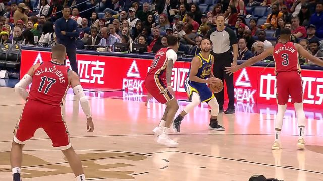 【2023年10月31日 勇士vs鹈鹕集锦】不运球也能把人晃倒 库里原地假动作戏耍霍金斯