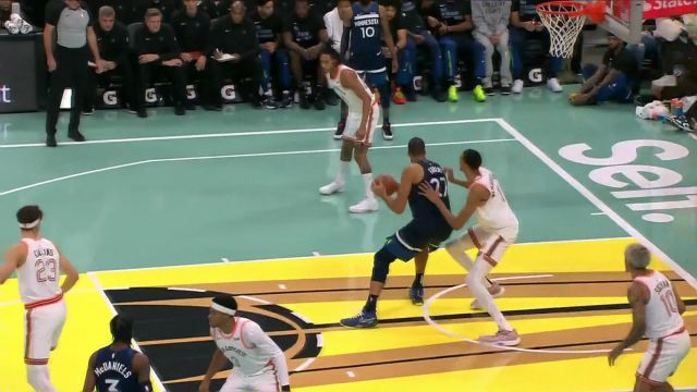 【2023年11月11日 森林狼vs馬刺集錦】小老弟還是太嫩啦！戈貝爾籃下對決文班 假動作晃飛對手灌筐終結