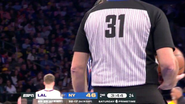 【2024年02月04日 湖人vs尼克斯集錦】布倫森強殺籃下走上罰球線 場邊響起MVP的呼聲