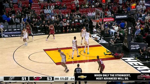 【2024年02月08日 马刺vs热火集锦】欢迎来到NBA!阿德巴约强突篮下面对文班亚马巧妙打进2+1