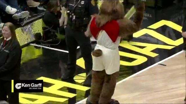 【2024年02月15日】NBA常規(guī)賽：湖人vs爵士第4節(jié)英文原聲錄像回放