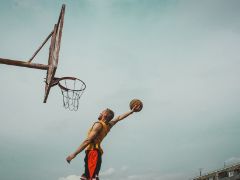 篮球运动员胡明轩身高多少？