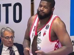 勇士旧将意甲首秀0分犯满愤怒撕烂球衣 NBA曾单场36+13