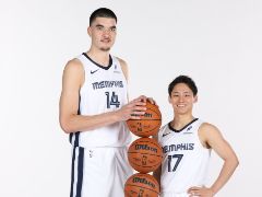 伯格斯被河村勇辉致敬 1米6后卫如何在NBA留14年？