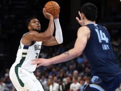  NBA常规赛：莫兰特三双雄鹿惨负灰熊 字母哥37+11利拉德12中1 