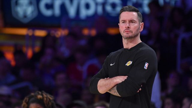 【2024年11月17日 湖人vs鵜鶘集錦】《NBA戰(zhàn)術(shù)筆記》投手出身的雷迪克 如何將“無球”的基因打入湖人的體系中呢？