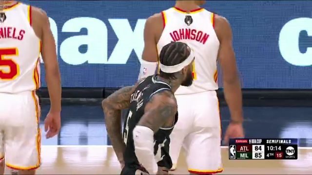 【2024年12月15日】NBA杯半決賽：老鷹vs雄鹿第4節(jié)英文原聲錄像回放