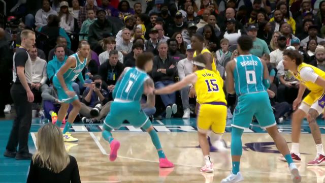 【2025年01月28日 湖人vs黄蜂集锦】招牌技能亮一亮!三球单腿三分一发入魂