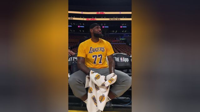 【2025年02月11日 爵士vs湖人集锦】LeBron Magic！詹姆斯身穿东契奇T恤热身 抬手飚进超远三分球