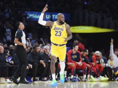 NBA常规赛：湖人双杀鹈鹕7连胜 詹姆斯5万分东詹64+16+21