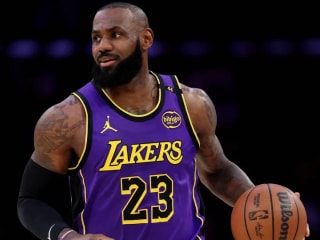 勒布朗·詹姆斯《皇家王国》广告:湖人球星在手游广告中自嘲阅读梗