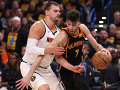 掘金大败雷霆情绪失控？前NBA球员直言：约基奇骑人动作犯规实在不太理智