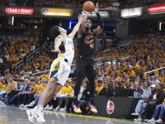  NBA季后赛战报：骑士先发五虎110分大胜步行者总分1-2 米切尔43+9 
