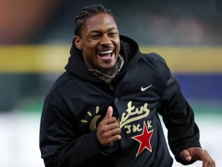 斯蒂芬·迪格斯和卡迪·B在NBA季后赛比赛中引发约会传闻