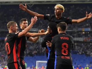 巴塞罗那加冕西甲冠军,亚马尔在战胜西班牙人的比赛中打入一球