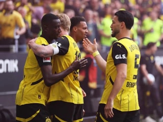 多特蒙德轻松击败10人基尔，锁定欧冠席位